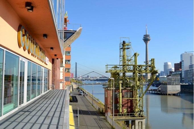 Feiern im Düsseldorfer Medienhafen oder Am Seestern