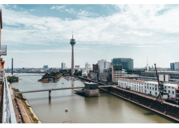 Feiern im Düsseldorfer Medienhafen oder Am Seestern in Düsseldorf